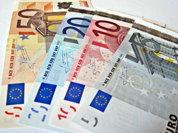 为什么香港公司开户要通过中介？